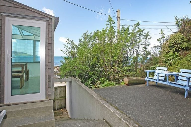 Photo of property in 150 The Esplanade, Houghton Bay, Wellington, 6023