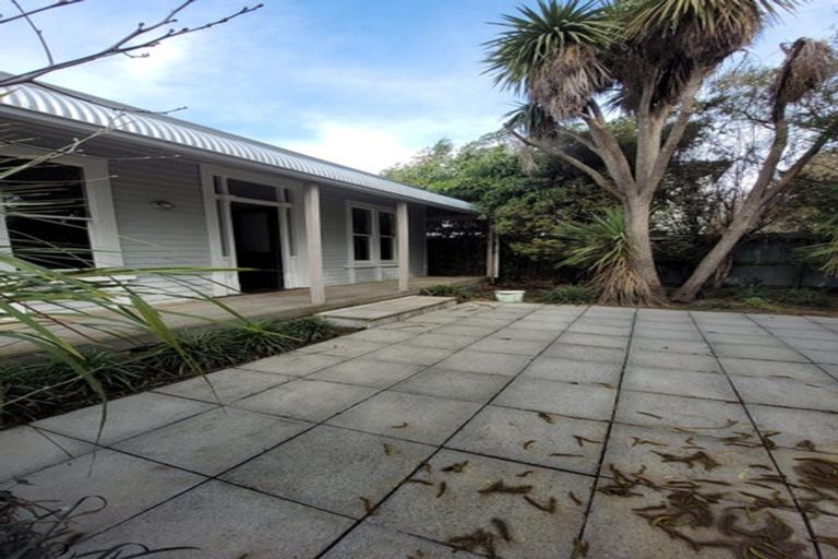 Photo of property in 4/6 Defoe Place, Waltham, Christchurch, 8023