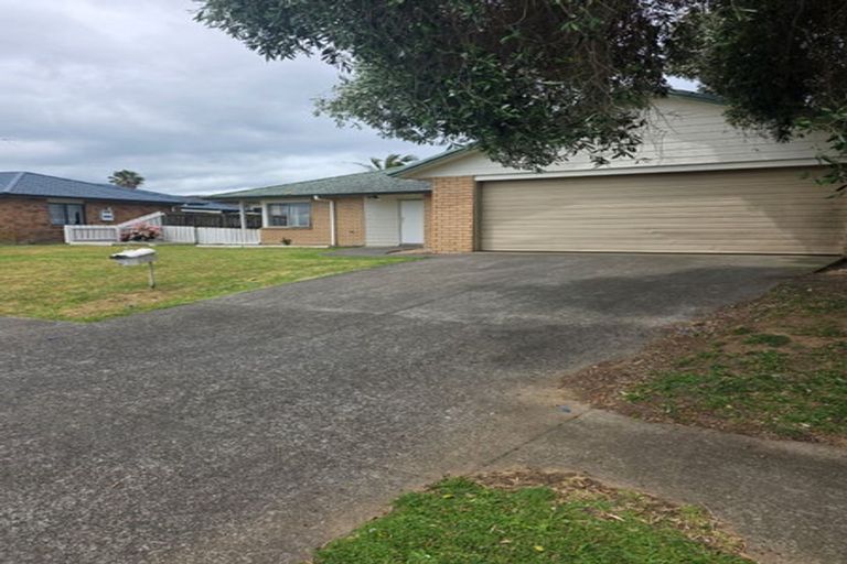 Photo of property in 16 Loughinisland Place, Weymouth, Auckland, 2103