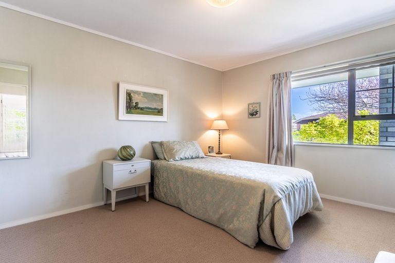Photo of property in 3 Papawai Grove, Waikanae, 5036