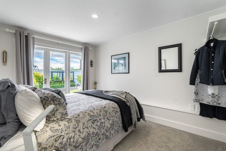 Photo of property in 1a Glen Road, Stanley Point, Auckland, 0624