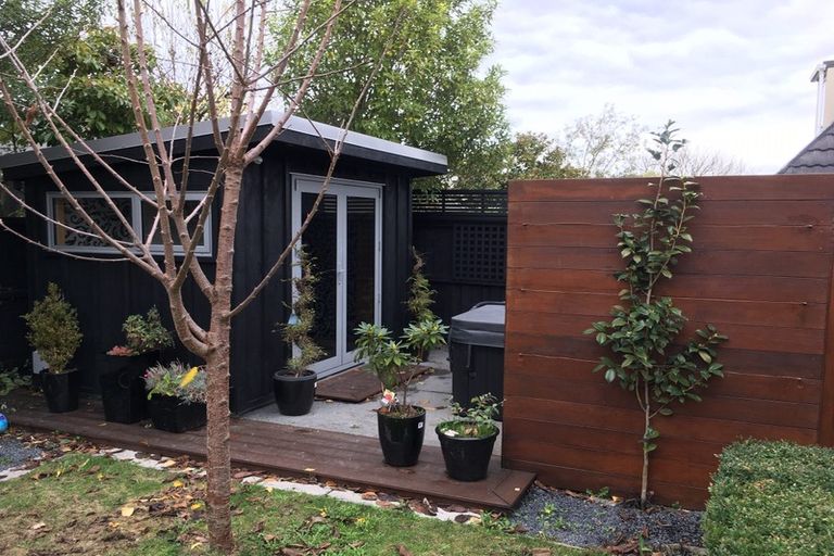 Photo of property in 52 Crofton Road, Harewood, Christchurch, 8051