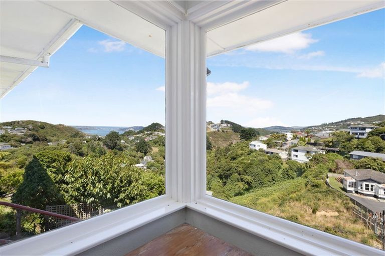 Photo of property in 77 Salford Street, Newlands, Wellington, 6037