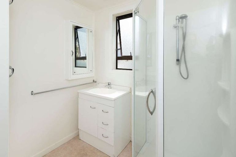 Photo of property in 9 The Esplanade, Eastern Beach, Auckland, 2012