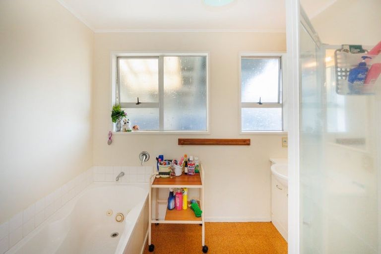 Photo of property in 48 Somerset Crescent, Highbury, Palmerston North, 4412