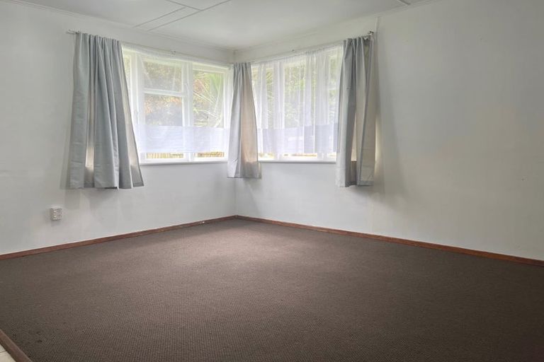 Photo of property in 388-390 George Street, Stokes Valley, Lower Hutt, 5019