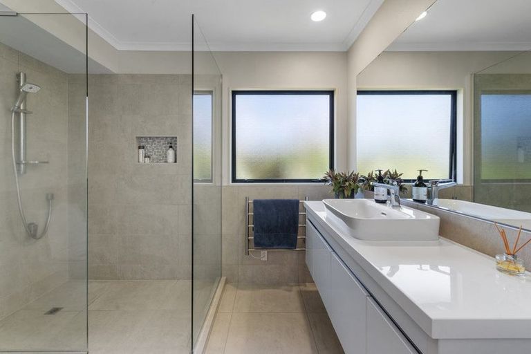 Photo of property in 8 Moy Place, East Tamaki Heights, Auckland, 2016