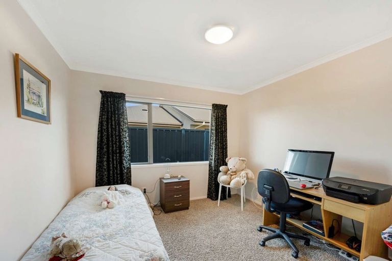 Photo of property in 76 Orotu Drive, Poraiti, Napier, 4112