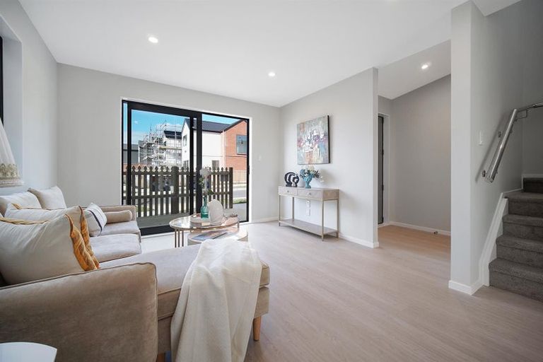 Photo of property in 105 Kairakau Street, Papakura, 2110