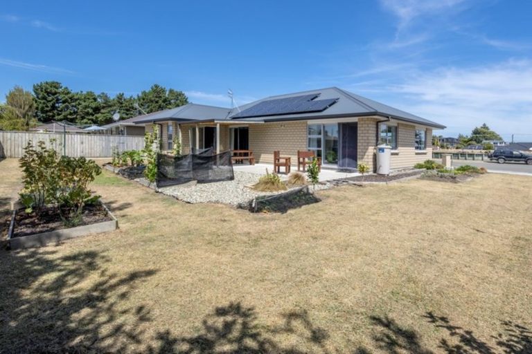 Photo of property in 12 Awahou Place, Foxton, 4814