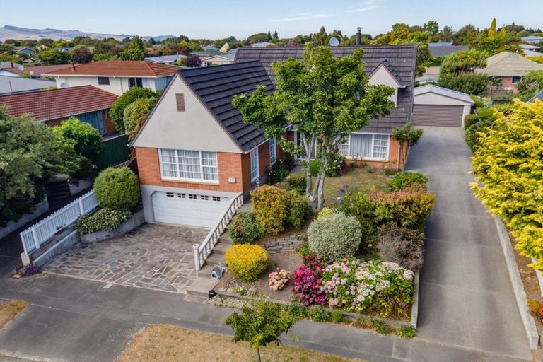 Photo of property in 32 Hillcrest Place, Avonhead, Christchurch, 8042