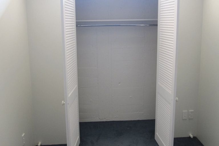 Photo of property in Endeavour Apartments, 13/125u Thorndon Quay, Pipitea, Wellington, 6011