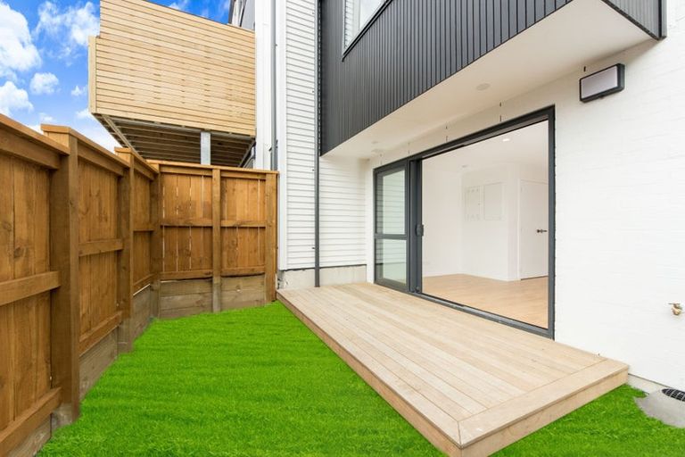 Photo of property in 5 Mokopiko Court, Beach Haven, Auckland, 0626