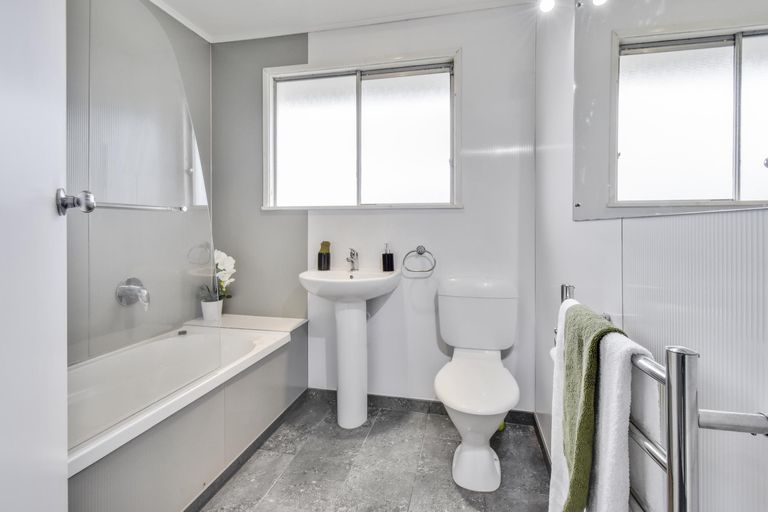 Photo of property in 100 Fitzroy Street, Papatoetoe, Auckland, 2104