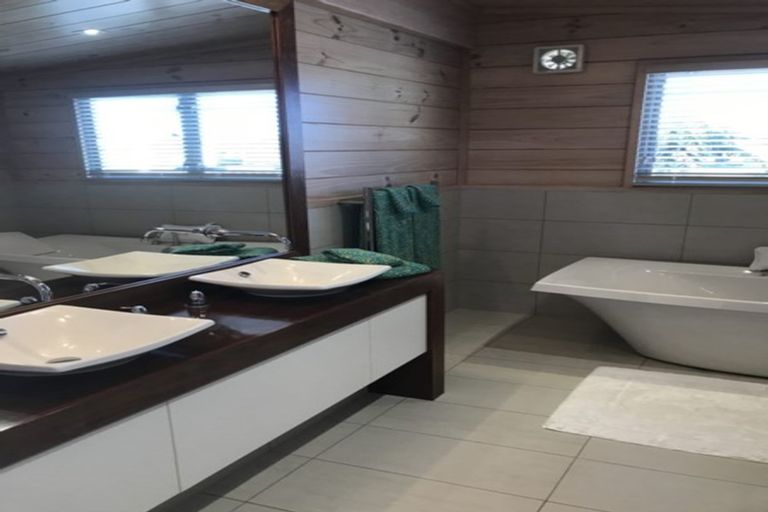 Photo of property in 113 Motu Hei, Pauanui, Hikuai, 3579