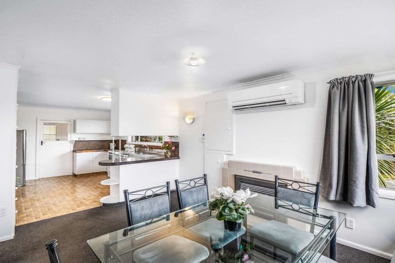 Photo of property in 402 Yaldhurst Road, Russley, Christchurch, 8042