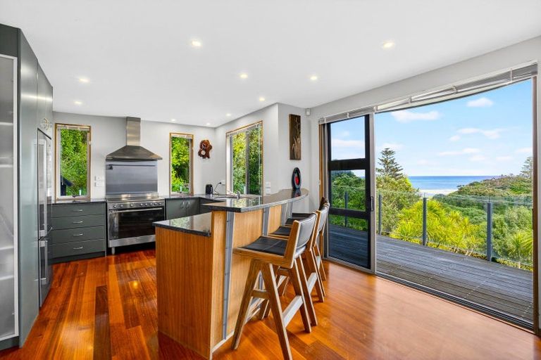 Photo of property in 10 Waitea Road, Muriwai, Waimauku, 0881