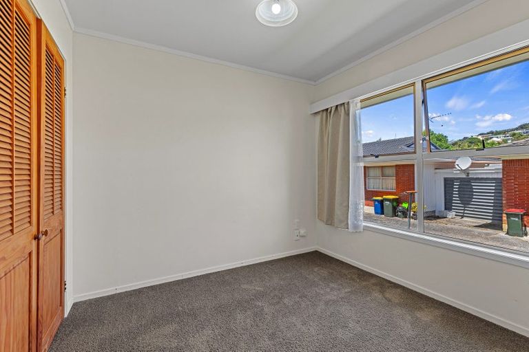 Photo of property in 2/16 Mannering Place, Hillcrest, Auckland, 0627
