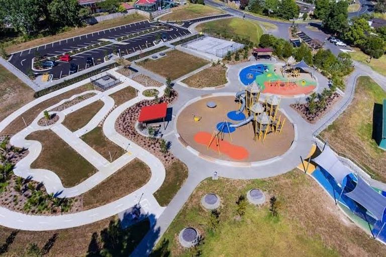 Photo of property in 1/2 Kemp Road, Massey, Auckland, 0614