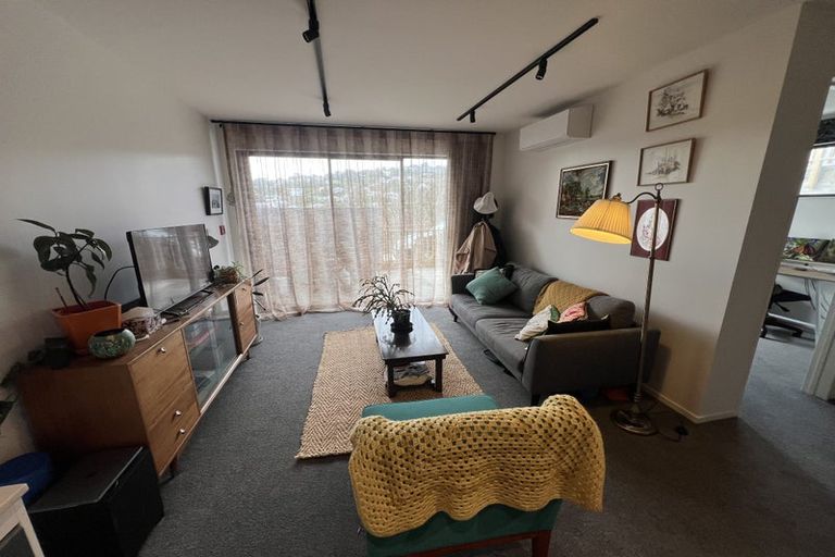 Photo of property in 65u1 Tiketike Way, Brooklyn, Wellington, 6021