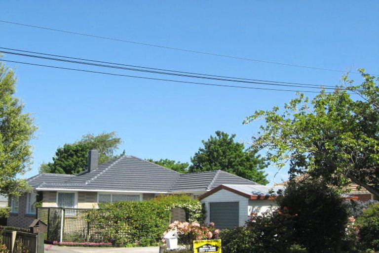 Photo of property in 14 Farquhars Road, Redwood, Christchurch, 8051
