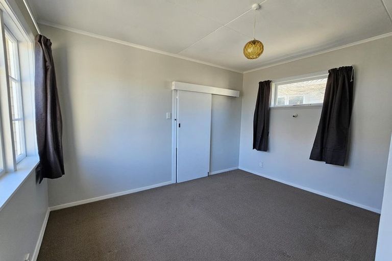Photo of property in 18 Saint Ronans Avenue, Waterloo, Lower Hutt, 5011