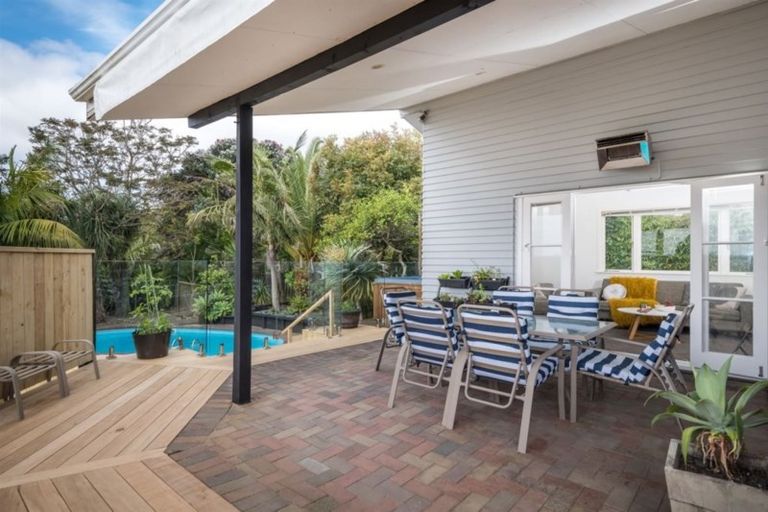 Photo of property in 11 Mayall Avenue, Beach Haven, Auckland, 0626