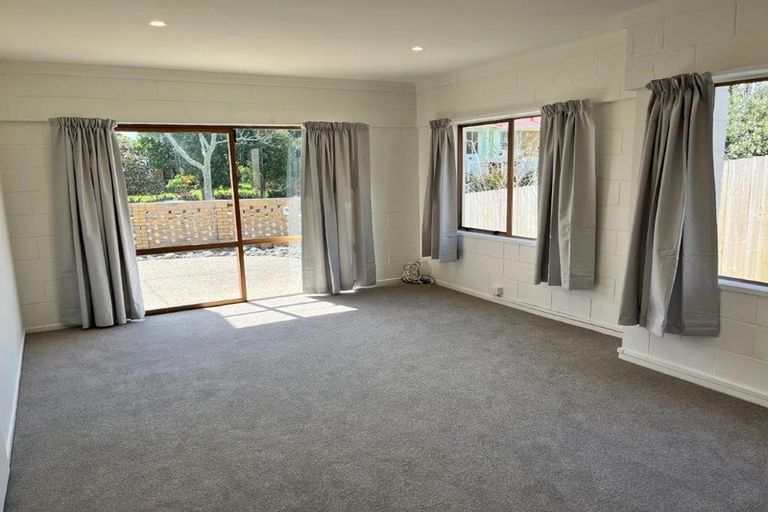Photo of property in 12 Prince Regent Drive, Half Moon Bay, Auckland, 2012