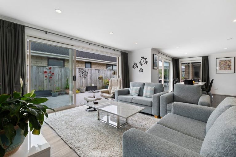Photo of property in 12 Robert Might Road, Kumeu, 0810