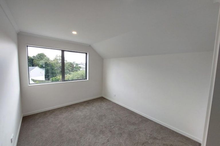 Photo of property in 7/11 Celeste Place, Totara Vale, Auckland, 0627