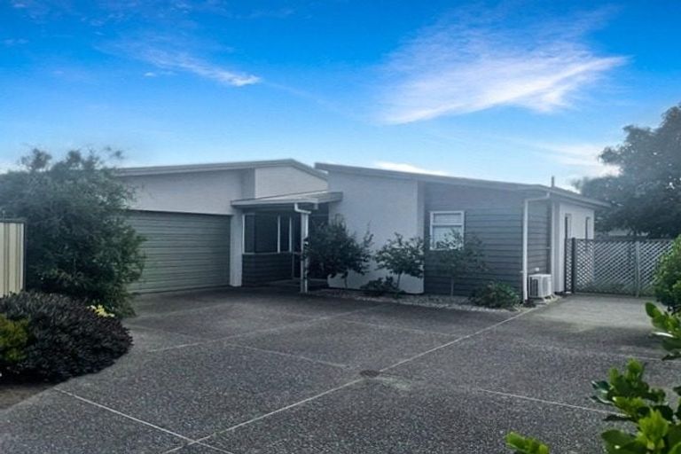 Photo of property in 15 Newbury Place, Taradale, Napier, 4112