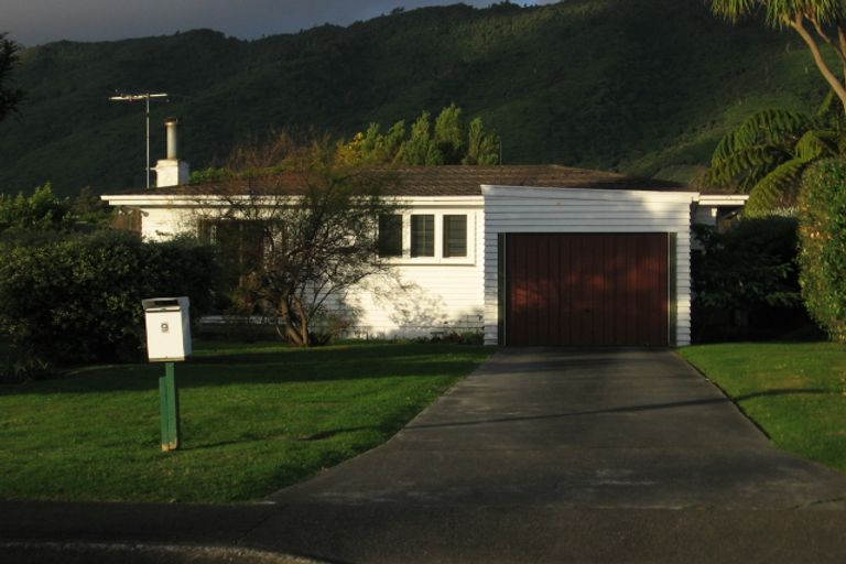 Photo of property in 9 Oriwa Street, Waikanae, 5036