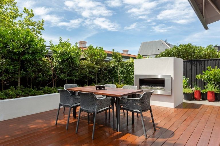 Photo of property in 137a Peterborough Street, Christchurch Central, Christchurch, 8013