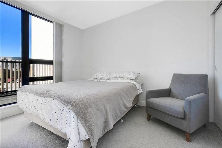 Photo of property in 25 Isitt Road, Hobsonville, Auckland, 0616