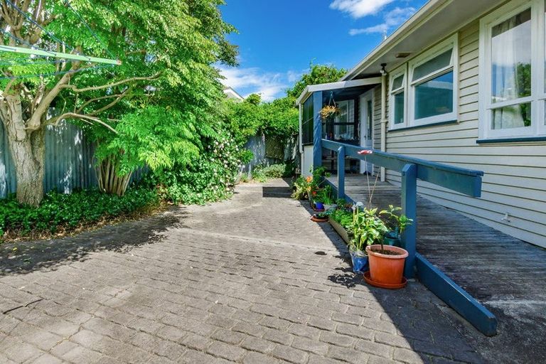Photo of property in 37 Mazengarb Road, Paraparaumu Beach, Paraparaumu, 5032