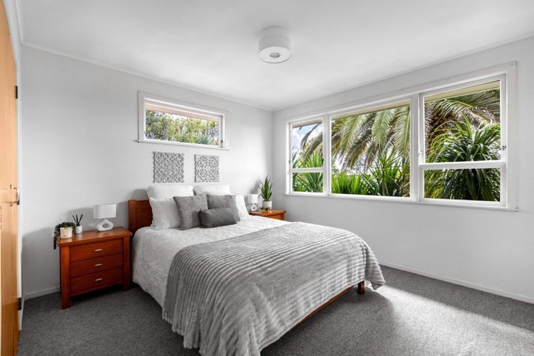 Photo of property in 43 Rewarewa Road, Te Atatu Peninsula, Auckland, 0610