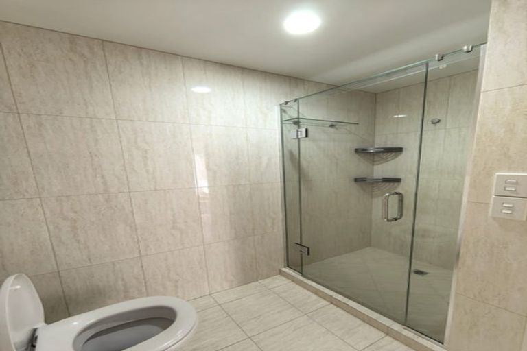 Photo of property in 71 Rising Parade, Fairview Heights, Auckland, 0632