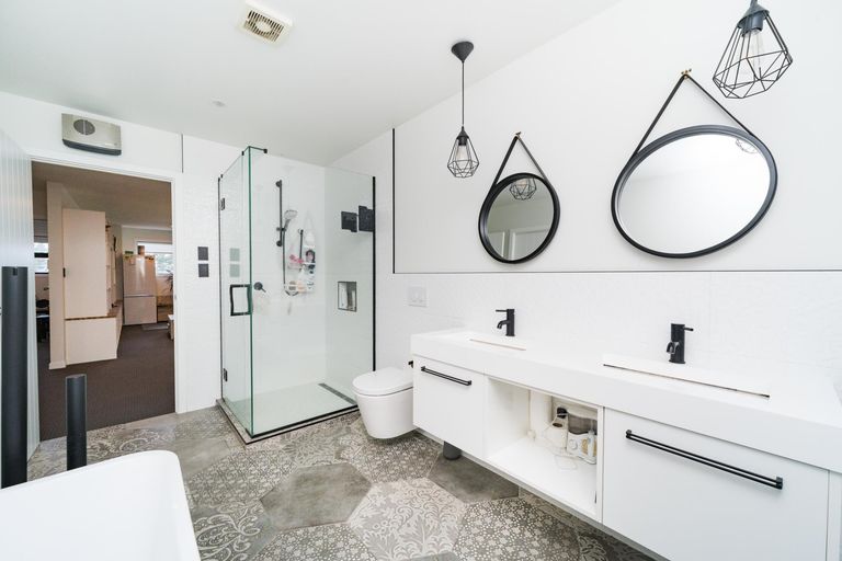 Photo of property in 22 Colombo Street, Hokowhitu, Palmerston North, 4410