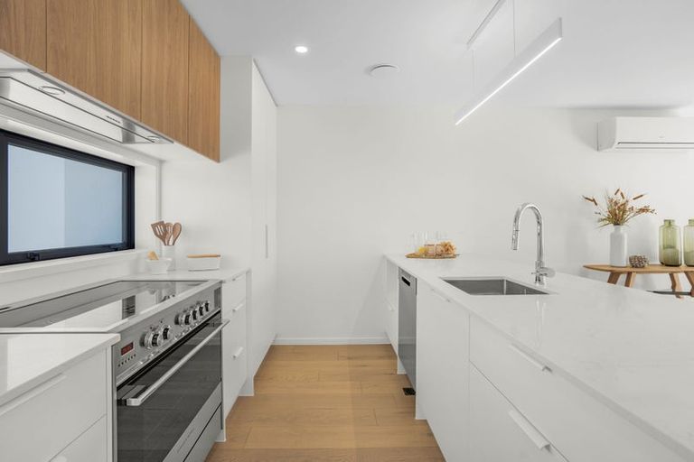 Photo of property in 2/10 Pascoe Avenue, Paremata, Porirua, 5026