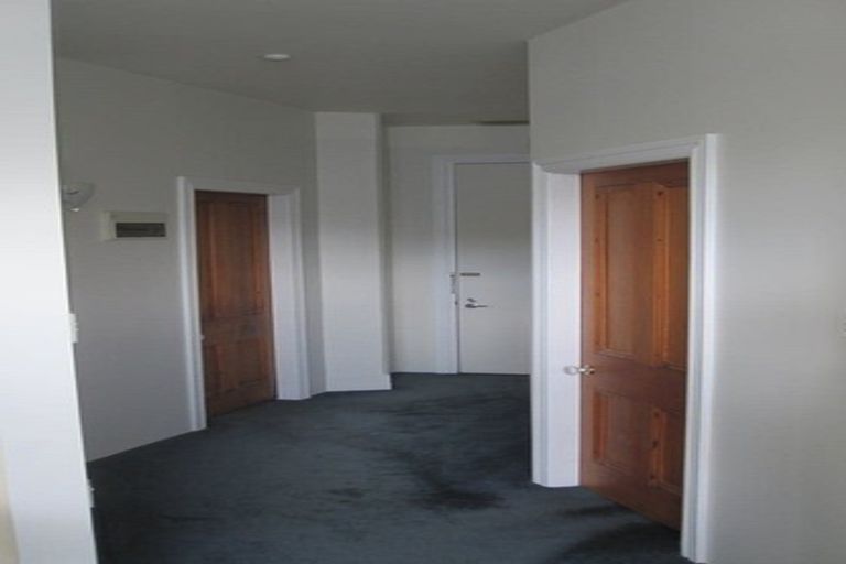 Photo of property in Endeavour Apartments, 13/125u Thorndon Quay, Pipitea, Wellington, 6011