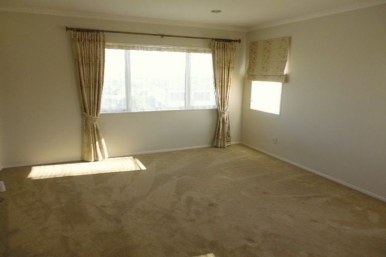 Photo of property in 13 Kereru Rise, Papakura, 2110