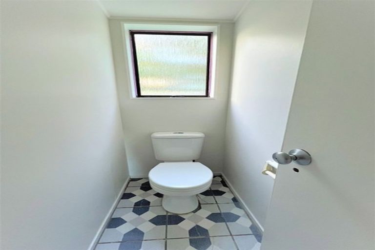 Photo of property in 21 Rehia Road, Massey, Auckland, 0614