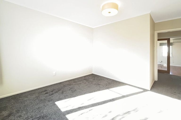 Photo of property in 1/77 Stanley Road, Glenfield, Auckland, 0629