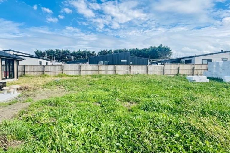 Photo of property in 6 Te Paahi Avenue, Waiuku, 2123