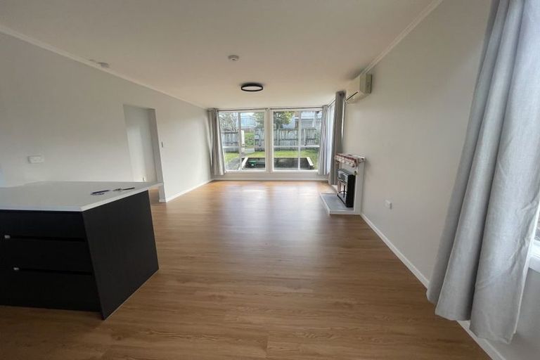 Photo of property in 22 Edgeworth Road, Glenfield, Auckland, 0629