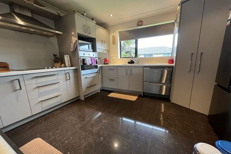 Photo of property in 33 Ripple Grove, Waiuku, 2123