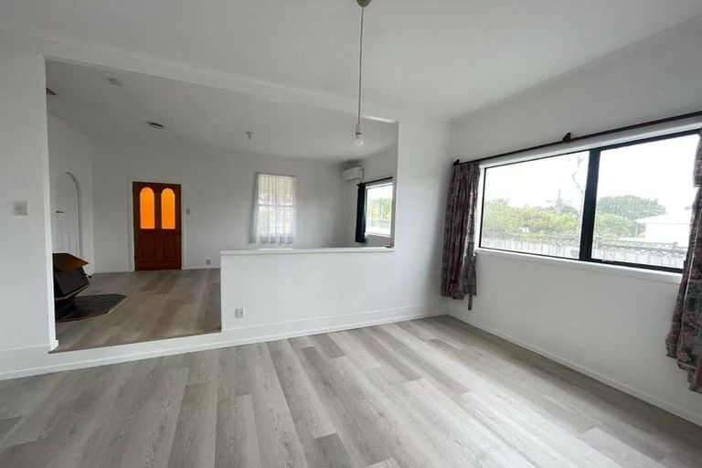 Photo of property in 7 Croydon Road, New Lynn, Auckland, 0600