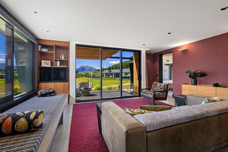 Photo of property in 5 Diamond Lane, Wanaka, 9305