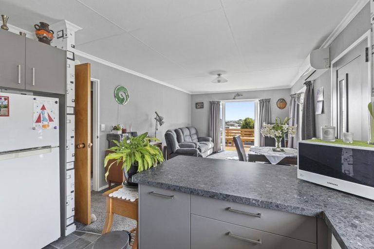 Photo of property in 9b Herekawe Drive, Spotswood, New Plymouth, 4310