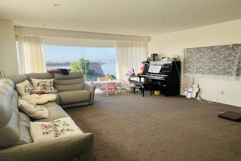 Photo of property in 15 Constable Lane, West Harbour, Auckland, 0618